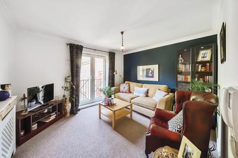 2 bedroom flat for sale, Sandlewood Crescent, Woodlea Park, Meanwood, Leeds, LS6