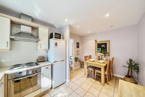 2 bedroom flat for sale, Sandlewood Crescent, Woodlea Park, Meanwood, Leeds, LS6