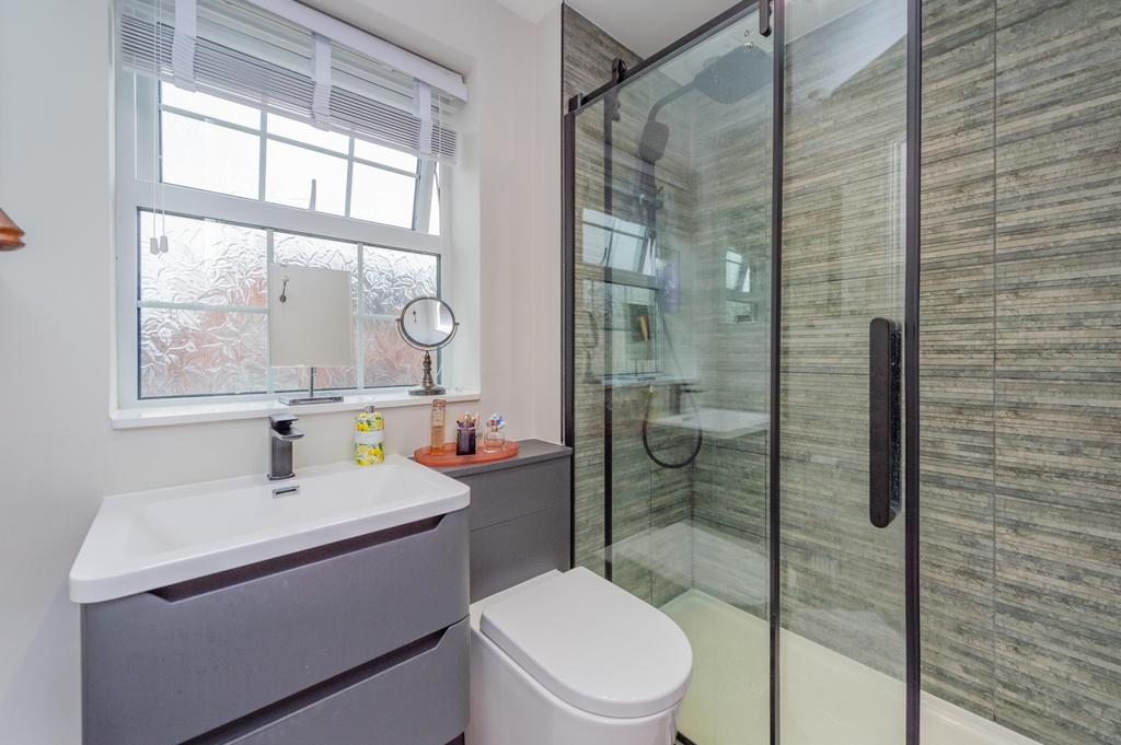 Ensuite shower room - Matt Bowyer Ewemove Whitchur