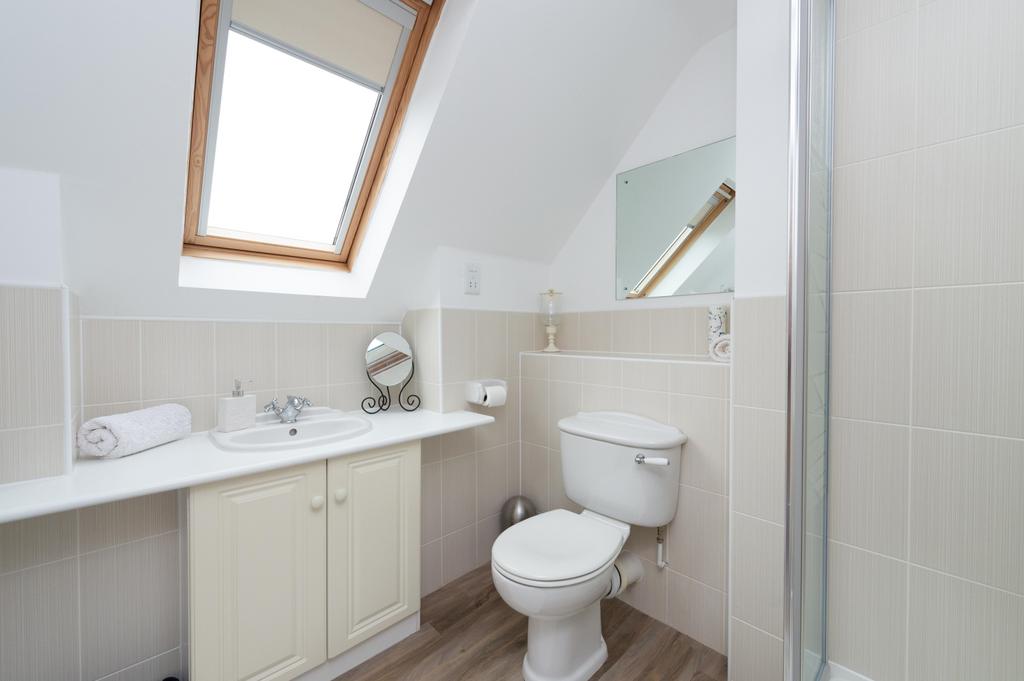 Ensuite - Matt Bowyer Ewemove Whitchurch and Nantw