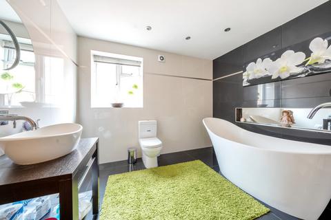 22 Frays Avenue, West Drayton, UB7 7AF