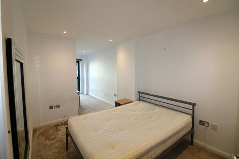2 bedroom apartment to rent, 208/1 Brewery Wharf, LS10