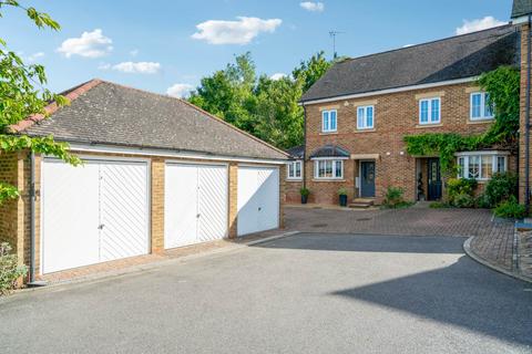 2 Hoopers Mews, Bushey, WD23 1LT