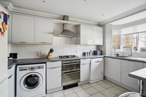 2 Hoopers Mews, Bushey, WD23 1LT
