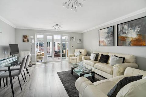 2 Hoopers Mews, Bushey, WD23 1LT