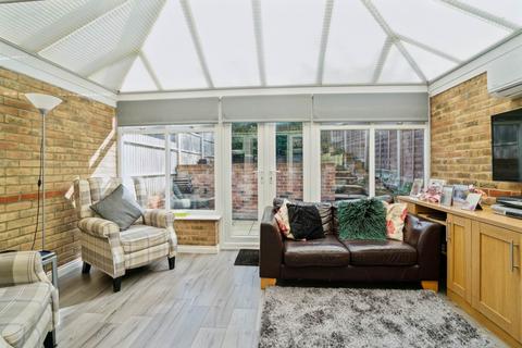 2 Hoopers Mews, Bushey, WD23 1LT