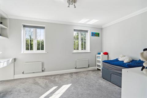 2 Hoopers Mews, Bushey, WD23 1LT
