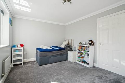 2 Hoopers Mews, Bushey, WD23 1LT