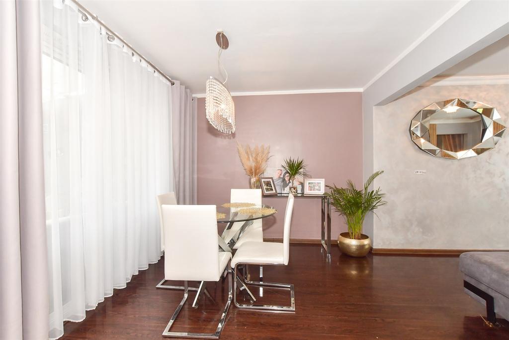 Kitchen/Dining Area