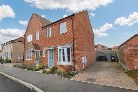 2 bedroom semi-detached house for sale, Robin Close, Holt