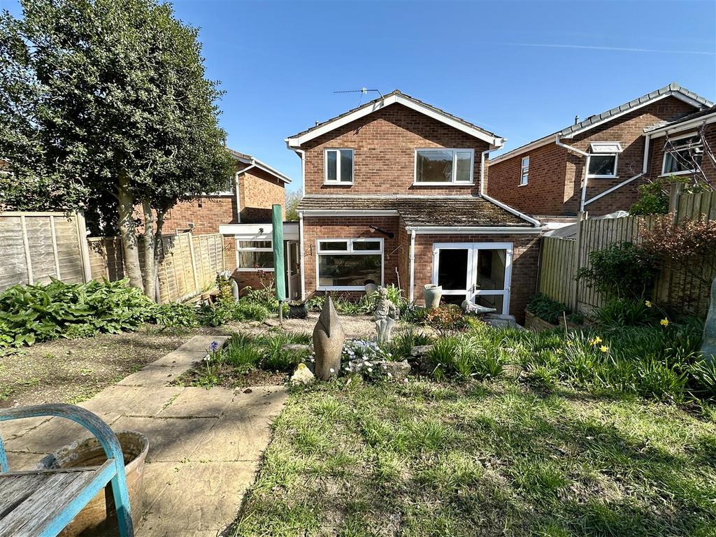 Garden to house