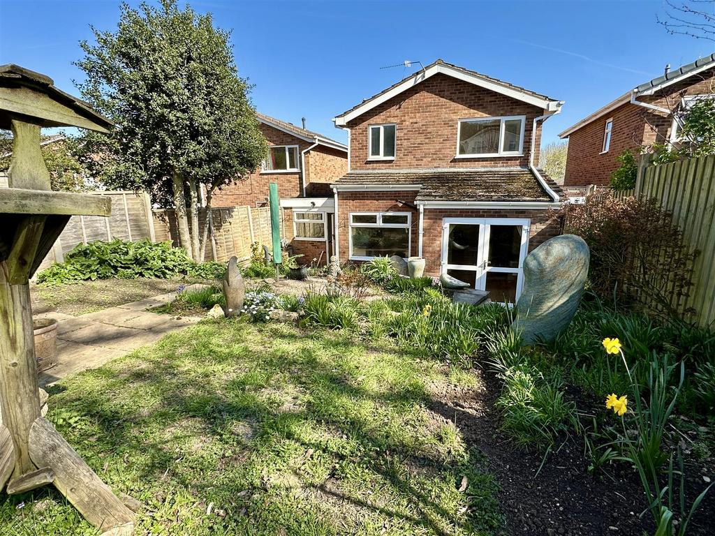 Garden to house