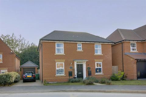 3 bedroom detached house for sale, Broad Avenue, Hessle