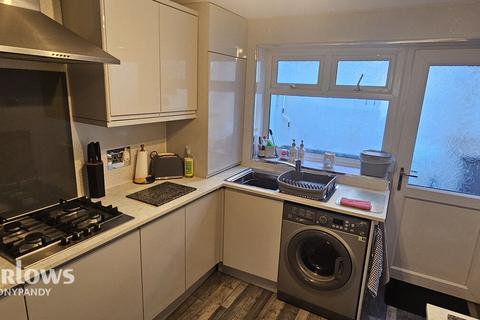 7 Miskin Road, Tonypandy, CF40 2QJ
