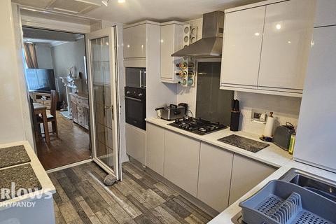7 Miskin Road, Tonypandy, CF40 2QJ