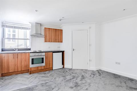 Studio to rent, Seaside, Eastbourne