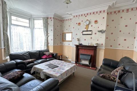 5 bedroom end of terrace house for sale, Shaftesbury Street, Stockton-On-Tees, TS18 3EL