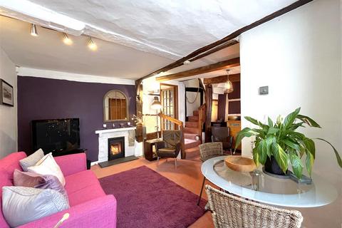 2 bedroom cottage for sale, West Street, Warwick