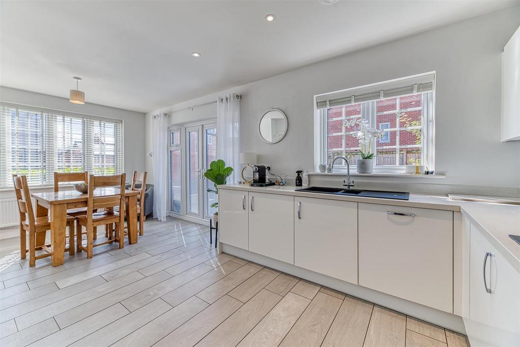 Kitchen/Dining Room