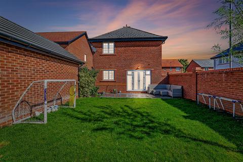 4 bedroom detached house for sale, Crowleygreen Gardens, Appleton Thorn,