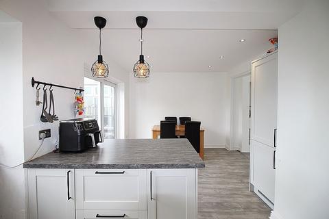 11 Manor Crescent, Brinsworth, Rotherham, S60 5HG