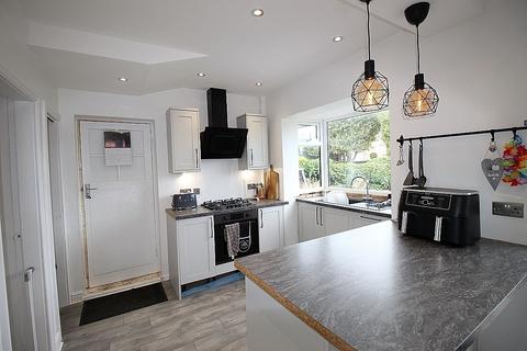 11 Manor Crescent, Brinsworth, Rotherham, S60 5HG