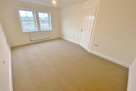 3 bedroom semi-detached house to rent, Larch Lane, Preston PR4