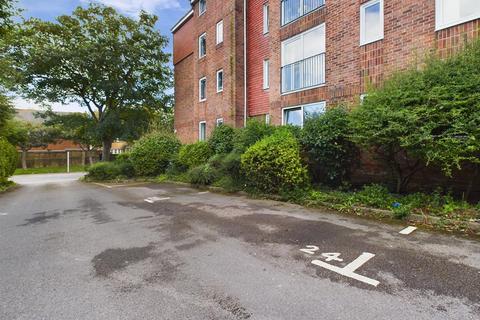 2 bedroom flat to rent, Kemp Court, Church Place, Brighton