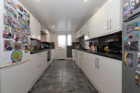 3 bedroom terraced house for sale, Hunter Road, Thornton Heath, ., CR7 8QJ