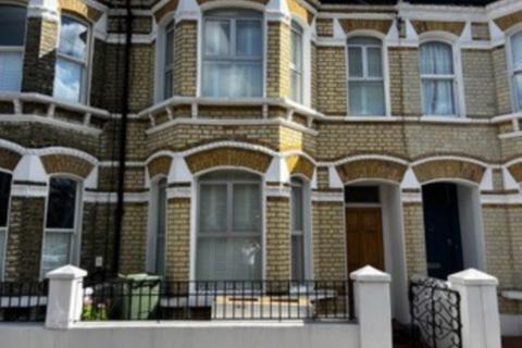 6 bedroom terraced house to rent, Corrance Road, Clapham