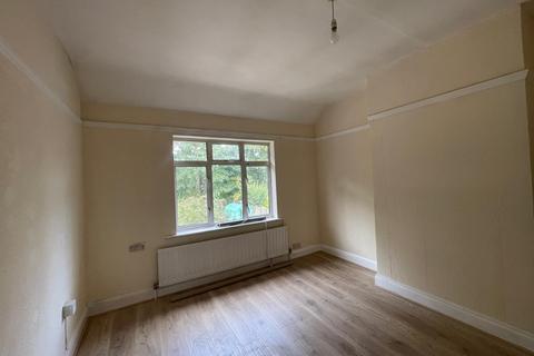 3 bedroom semi-detached house to rent, Lyncroft Avenue, Pinner HA5