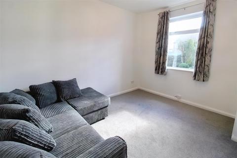 2 bedroom terraced house to rent, Watercroft, Almondbury, Huddersfield, HD5 8UT