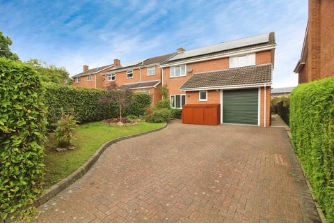 4 bedroom detached house for sale, Moor View Close, Wingerworth, Chesterfield, S42 6LU