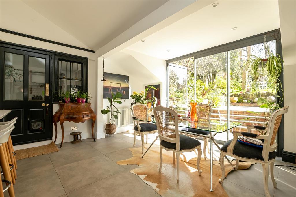 Kitchen / dining room