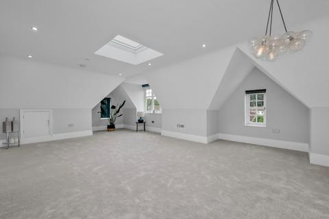 2 bedroom penthouse for sale, Glenavon House, Glenavon Close, Esher, Surrey, KT10