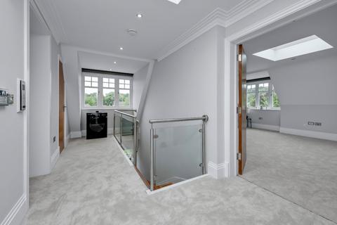 2 bedroom penthouse for sale, Glenavon House, Glenavon Close, Esher, Surrey, KT10