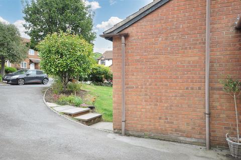 3 bedroom semi-detached house for sale, Kingsland Close, Stone