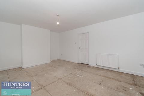 4 bedroom end of terrace house for sale, HOUSE - Huddersfield Road Wyke, Bradford, West Yorkshire, BD12 8NB