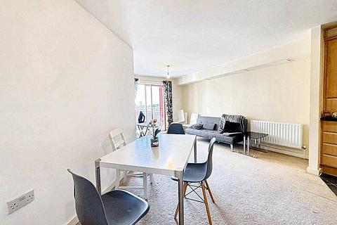 2 bedroom flat to rent, Pancras Way, London E3