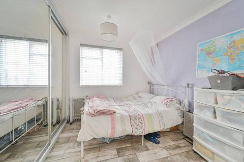 2 bedroom flat for sale, Cromwell Close, Acton, London, W3