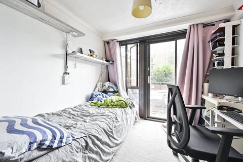 3 bedroom flat for sale, Earls Court Road, Earls Court, London, SW5