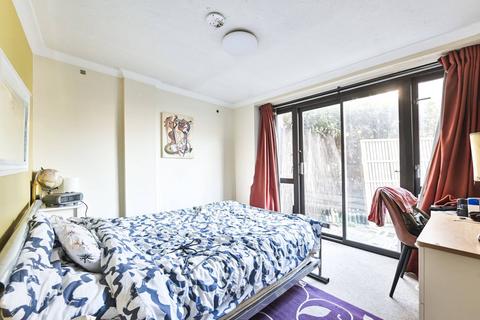 3 bedroom flat for sale, Earls Court Road, Earls Court, London, SW5