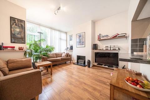 2 bedroom flat for sale, Wilfred Owen Close, Wimbledon