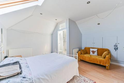 3 bedroom maisonette for sale, West Barnes Lane, New Malden, KT3