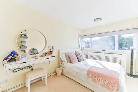 1 bedroom flat for sale, Farnham Gardens, Raynes Park, London, SW20