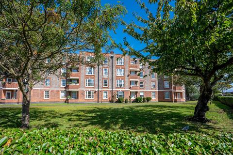 2 bedroom flat for sale, Grand Drive, New Malden, London, SW20