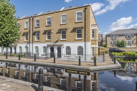 3 bedroom townhouse to rent, Waterside Avenue Beckenham BR3