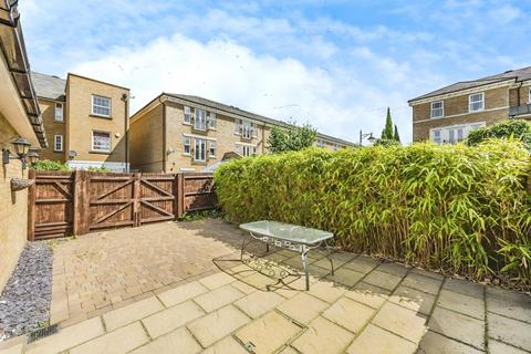 3 bedroom townhouse to rent, Waterside Avenue Beckenham BR3