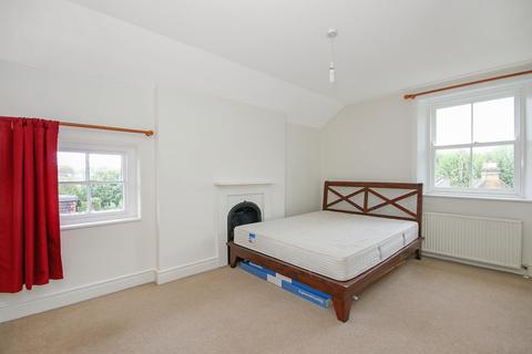 3 bedroom flat to rent, West Hill Road, East Putney, SW18