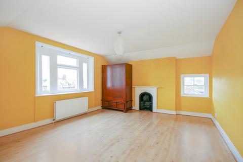 3 bedroom flat to rent, West Hill Road, East Putney, SW18